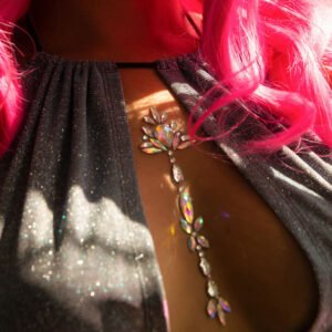 Jade lipnaus kūno brangakmenis, spindintis festivalio