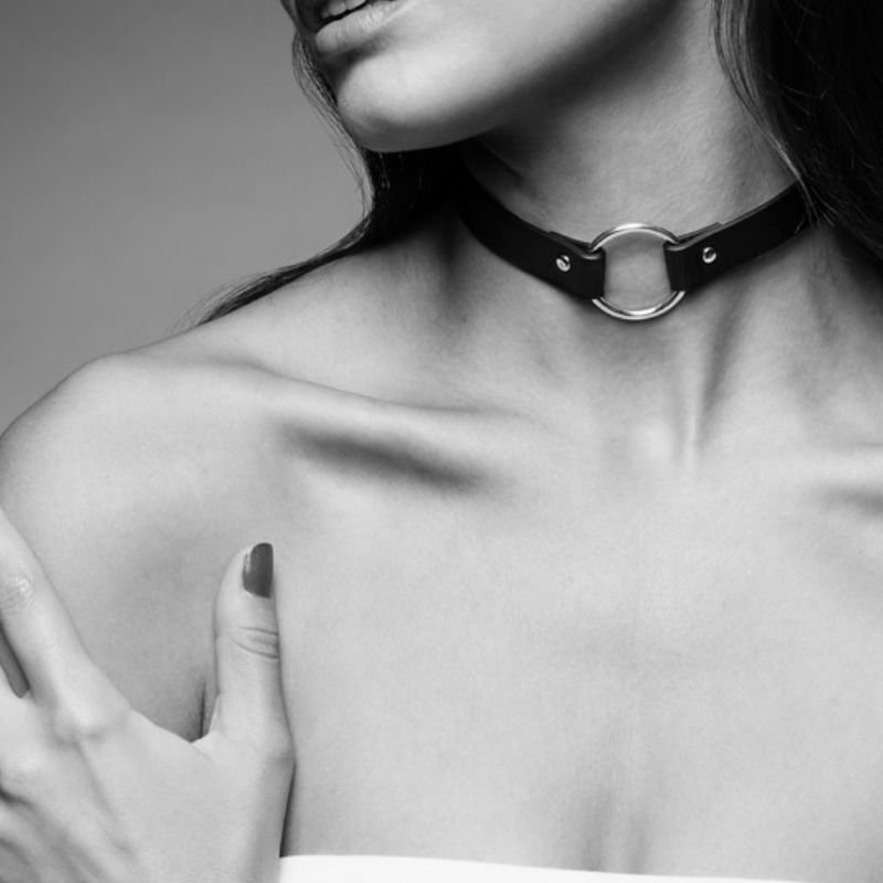 img_47592_d64147e0a90277320bc3272572fb0c94_1 - KUNOGUNDA Juodas chokerio karoliai – BDSM įkvėpta vegan apykaklė